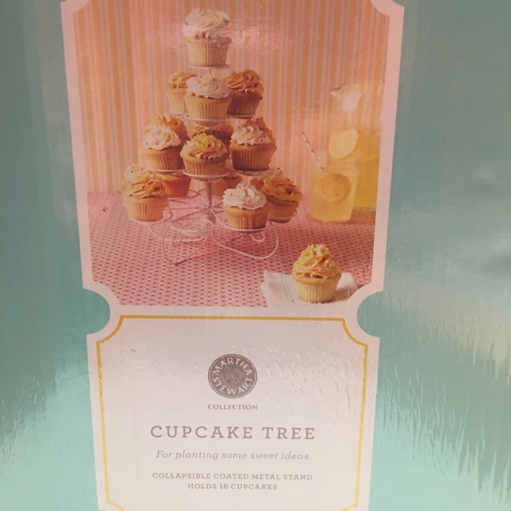 Martha Stewart Cupcake Tree Stand Collapsible Holds 18 Cupcakes
